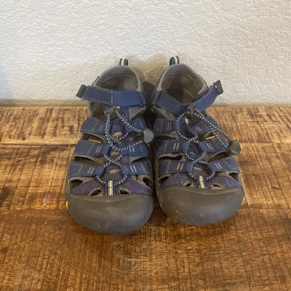 Keen Youth Newport H2 Sandals Water Shoes Size 5 Kids Boys Athletic Waterproof